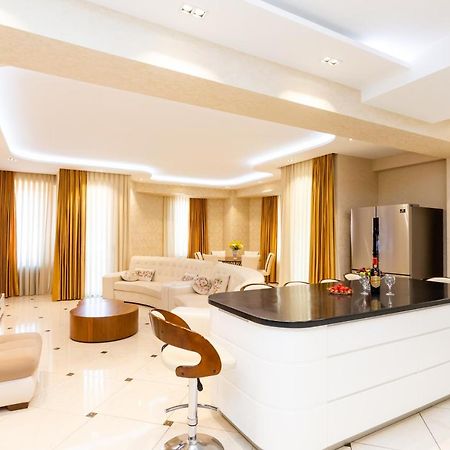 Central Cozy 3Bd-2Bath Apartment تبليسي المظهر الخارجي الصورة
