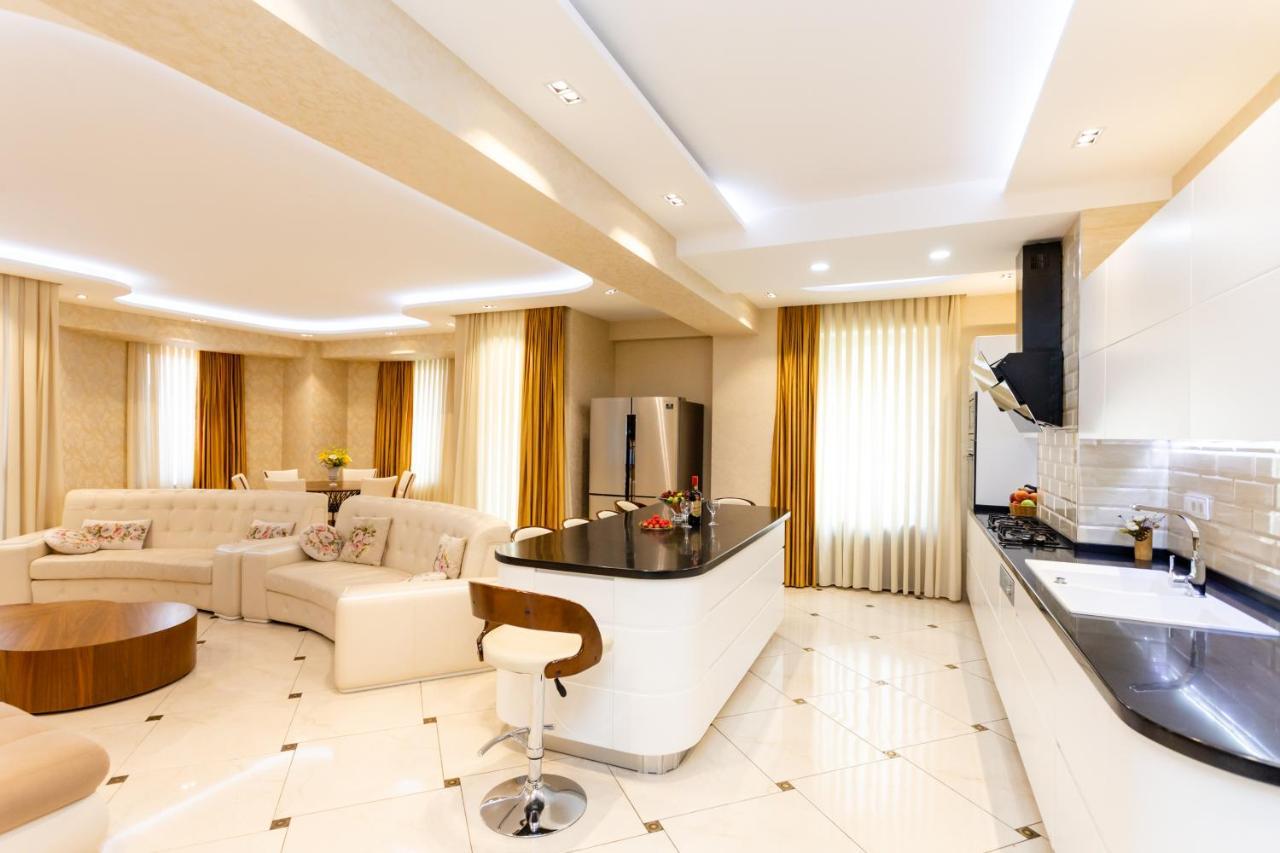 Central Cozy 3Bd-2Bath Apartment تبليسي المظهر الخارجي الصورة
