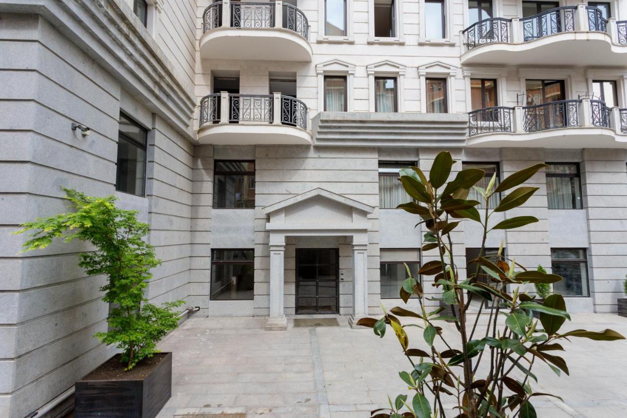 Central Cozy 3Bd-2Bath Apartment تبليسي المظهر الخارجي الصورة