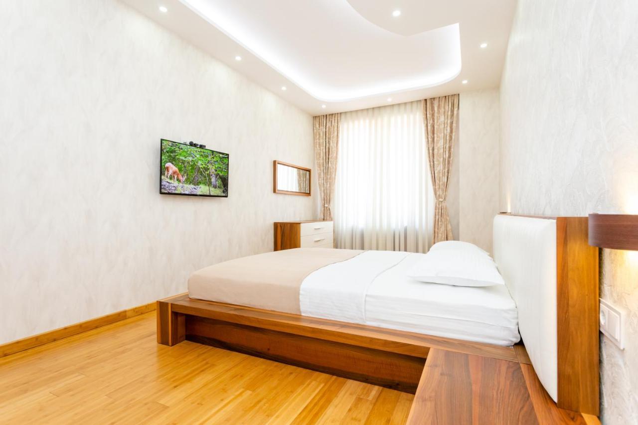 Central Cozy 3Bd-2Bath Apartment تبليسي المظهر الخارجي الصورة
