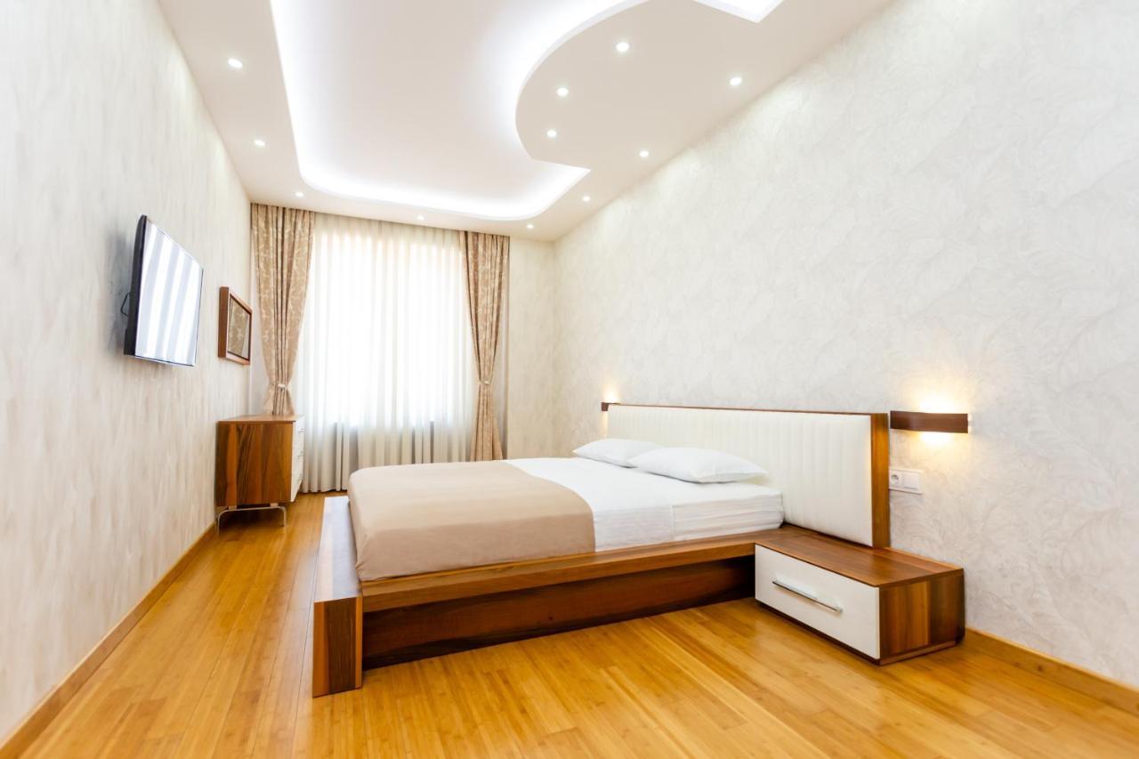 Central Cozy 3Bd-2Bath Apartment تبليسي المظهر الخارجي الصورة