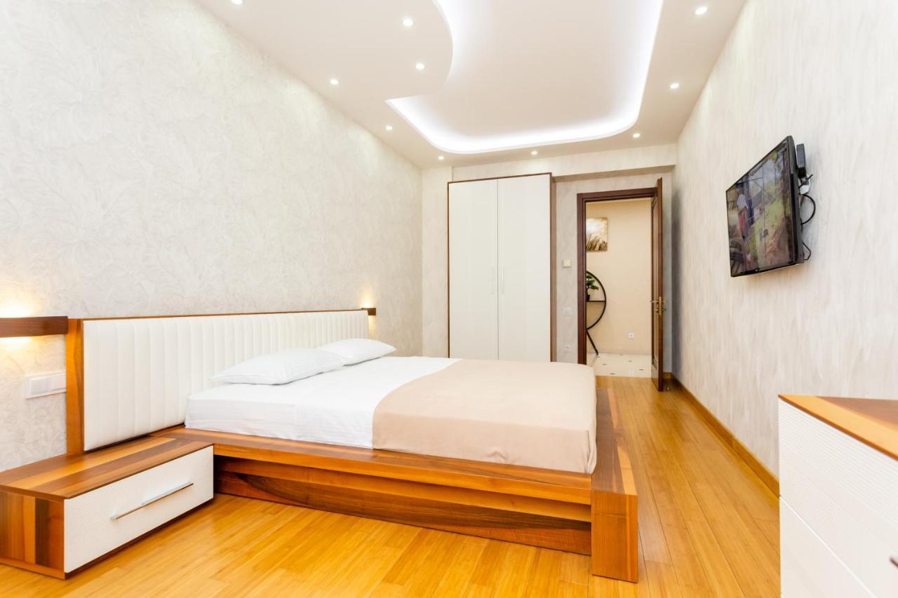 Central Cozy 3Bd-2Bath Apartment تبليسي المظهر الخارجي الصورة