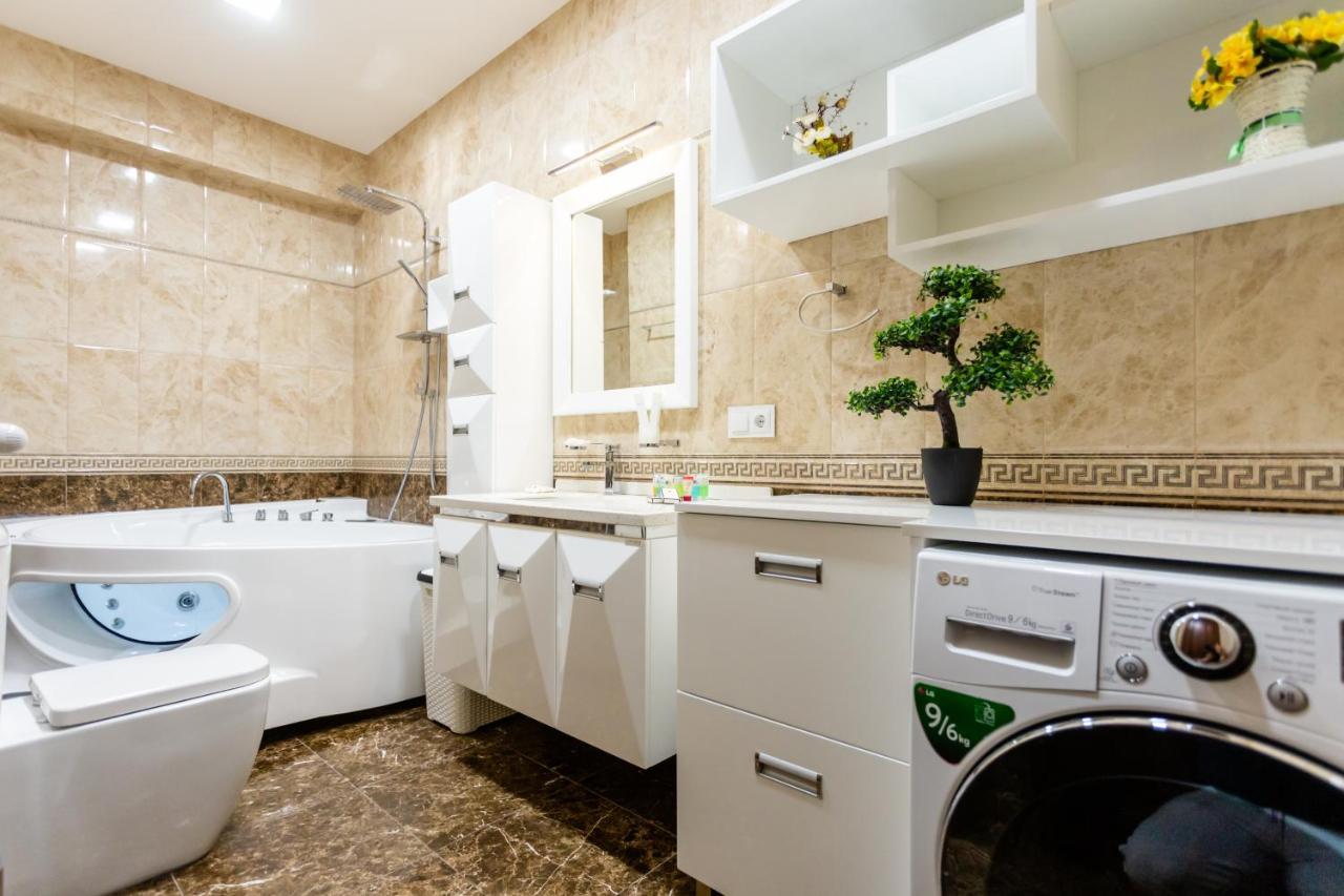 Central Cozy 3Bd-2Bath Apartment تبليسي المظهر الخارجي الصورة